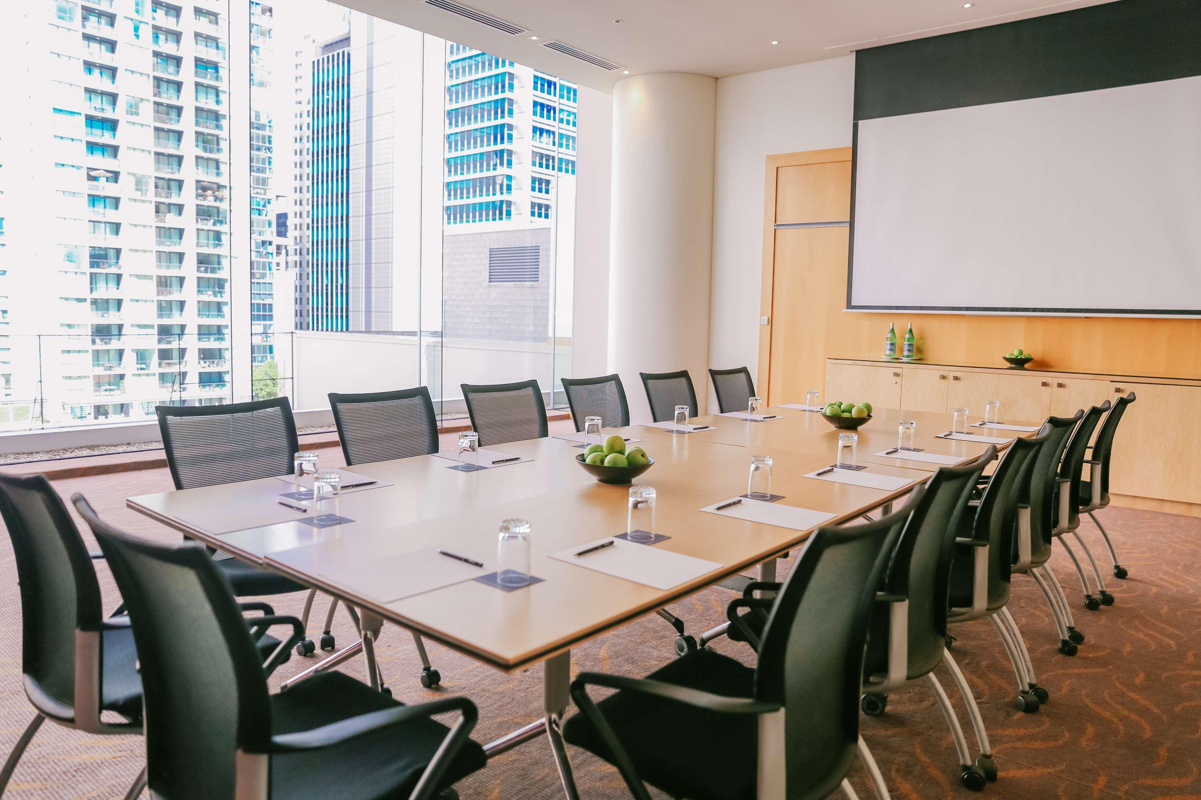 힐튼 브리즈번 외부 사진 A meeting room