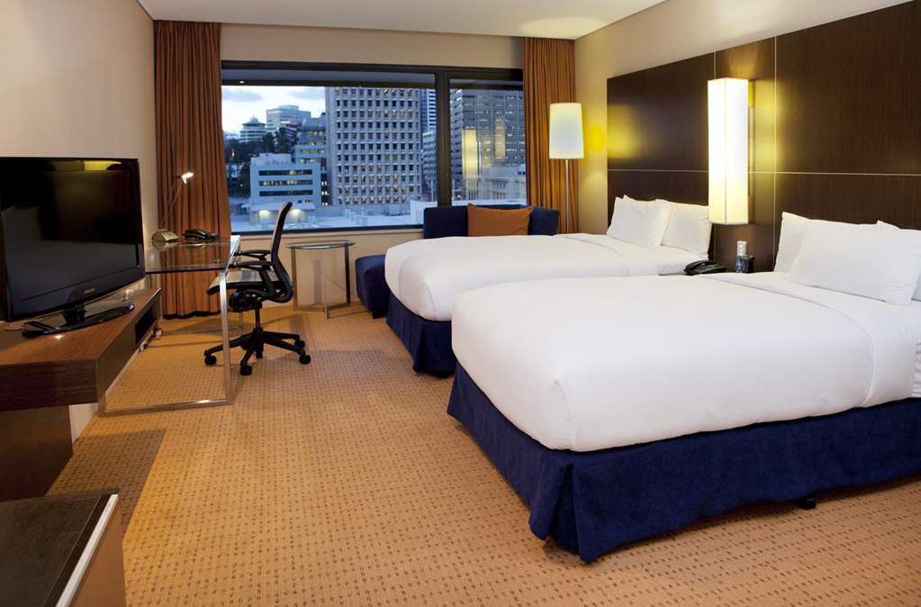 힐튼 브리즈번 객실 사진 A typical room at the Holiday Inn